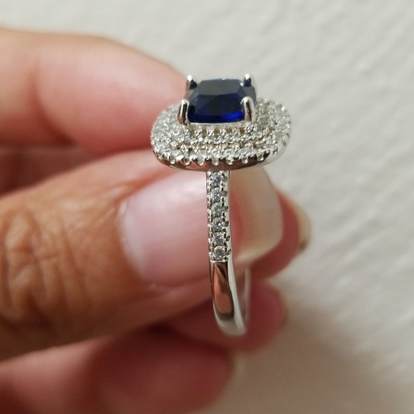 Brilliant Sterling Silver Ring - Picture 2 of 4